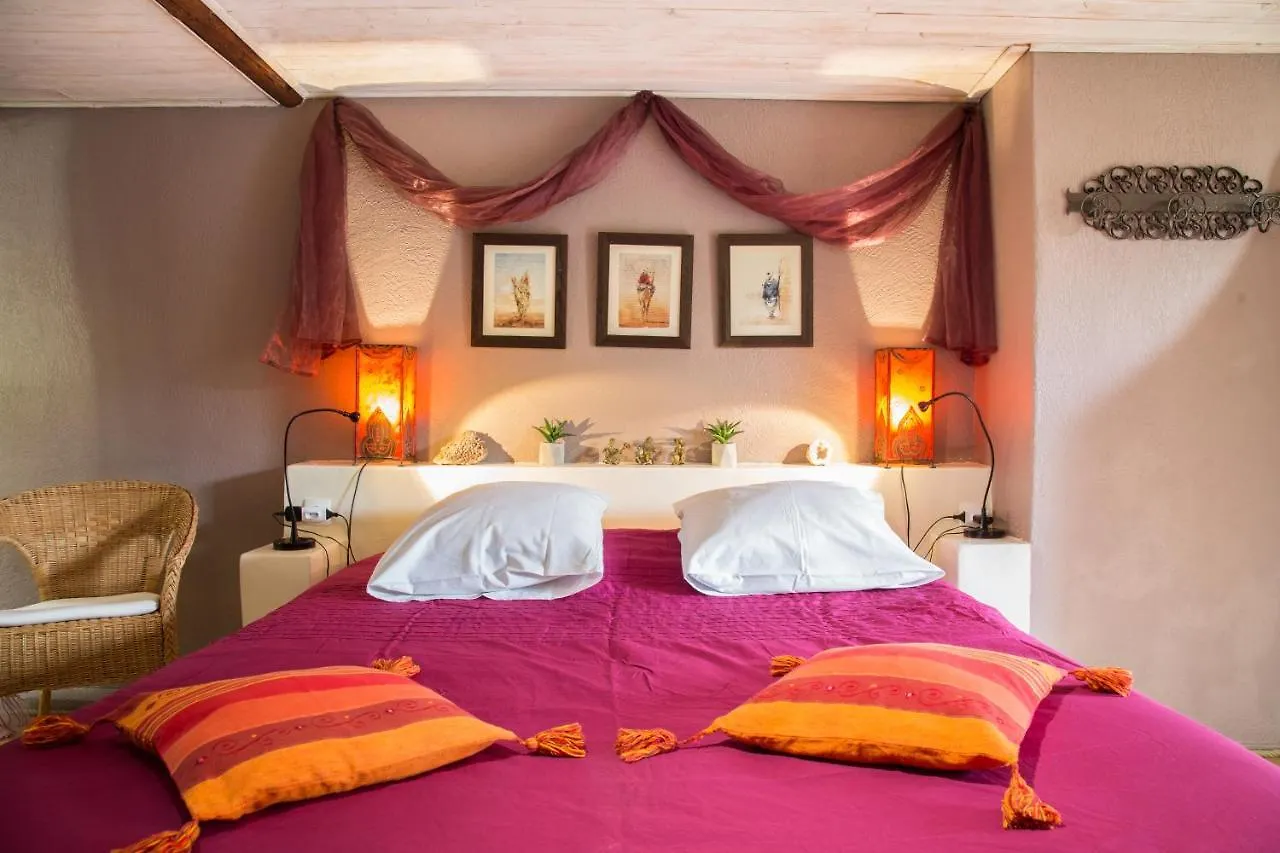 Maison d'hôtes L'îlot bambou Avignon 2*,  France